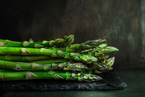 用心对待每一根芦笋 新鲜感从镜头深处跃然而出